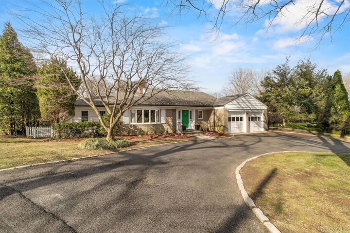 Property Photo:  52 Oakledge Road  NY 10708 