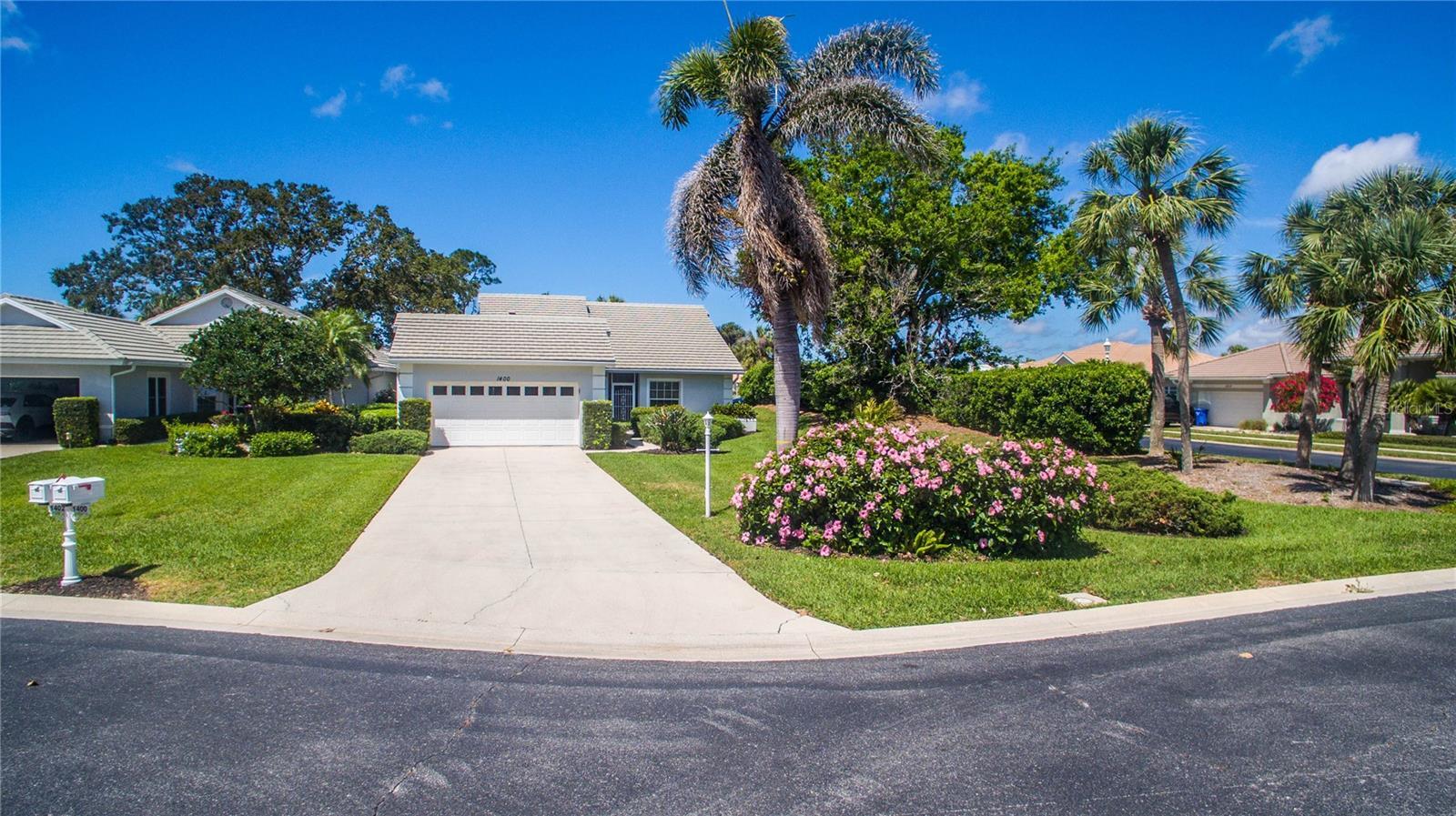 Property Photo: 1400 Colony Place FL 34292