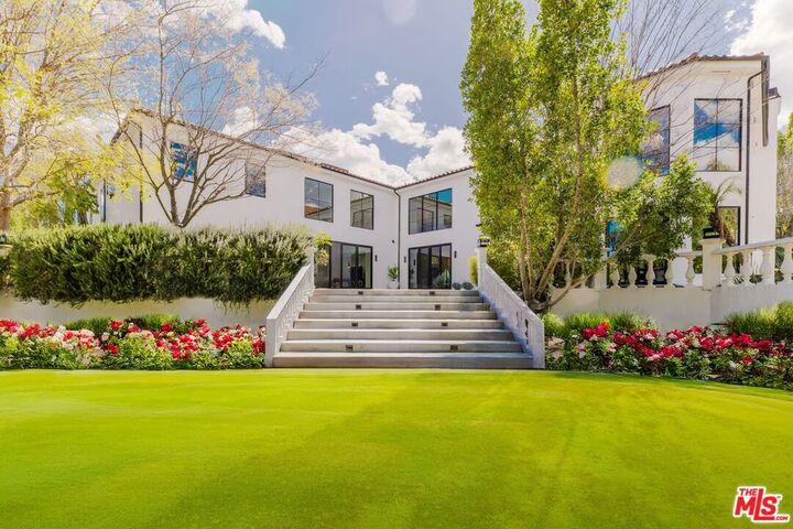 5192 Parkway Calabasas  Calabasas CA 91302 photo