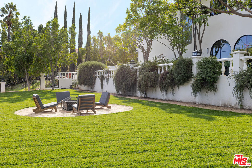 Property Photo:  5192 Parkway Calabasas  CA 91302 