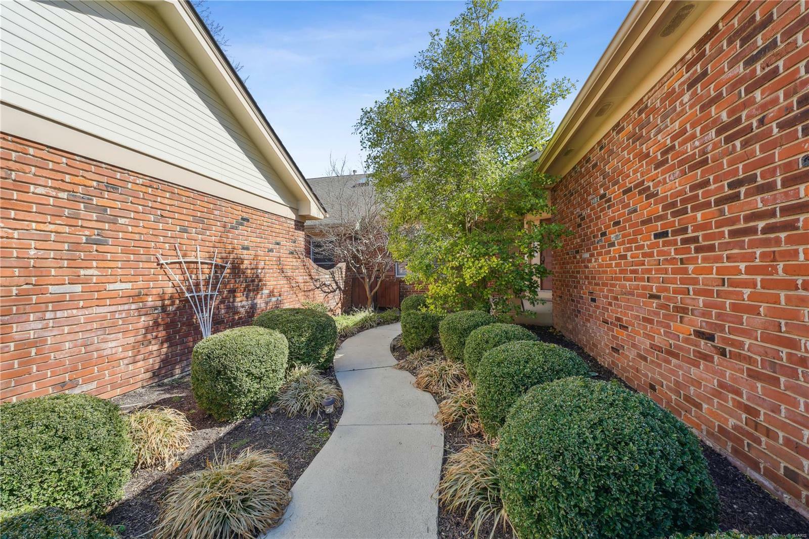 304 Valley Forge Court  Chesterfield MO 63017 photo