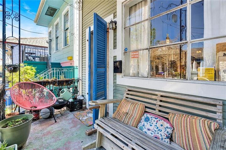 Property Photo:  915 Clouet Street  LA 70117 