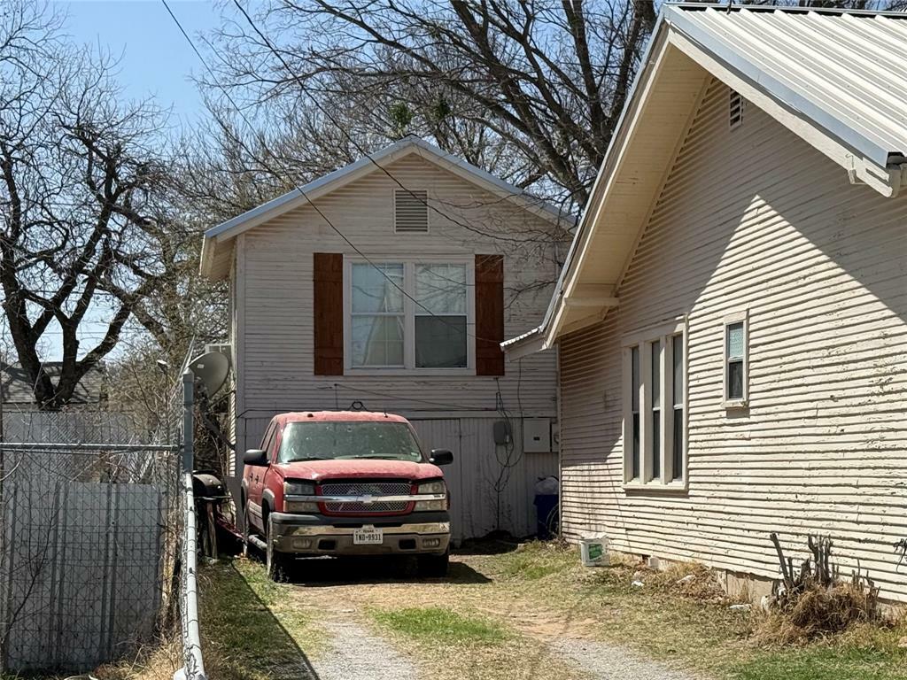 Property Photo: 405 W Chandler Street TX 76801