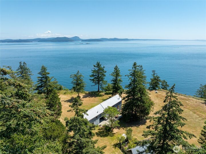 Property Photo:  146  East Meadow Lane  WA 98221 
