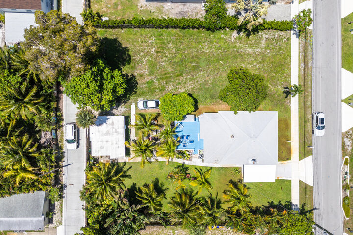 Property Photo: 320 SE 4th Avenue FL 33483