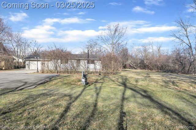 Property Photo: 1875 Eastport Drive MI 48083