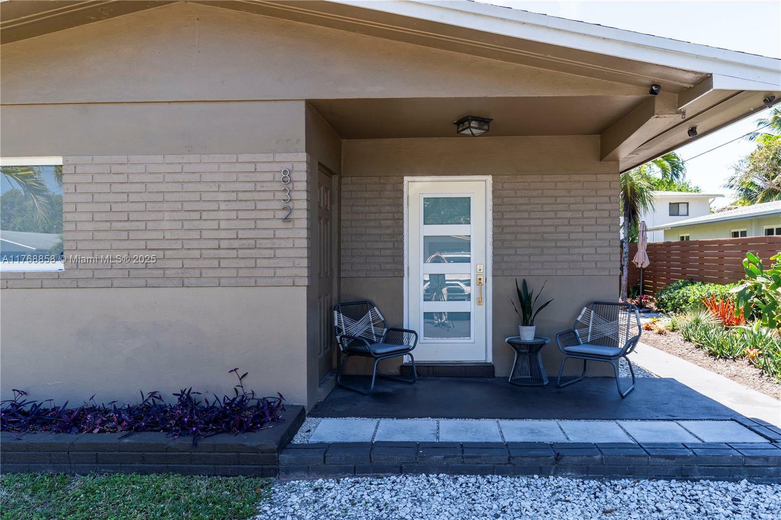 Property Photo: 832 SW 29th St FL 33315