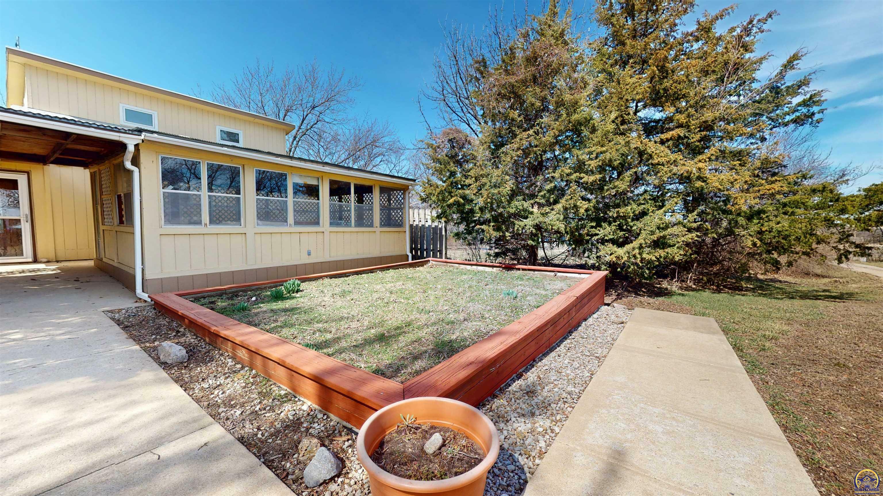 Property Photo: 11973 SW 77th St KS 66402