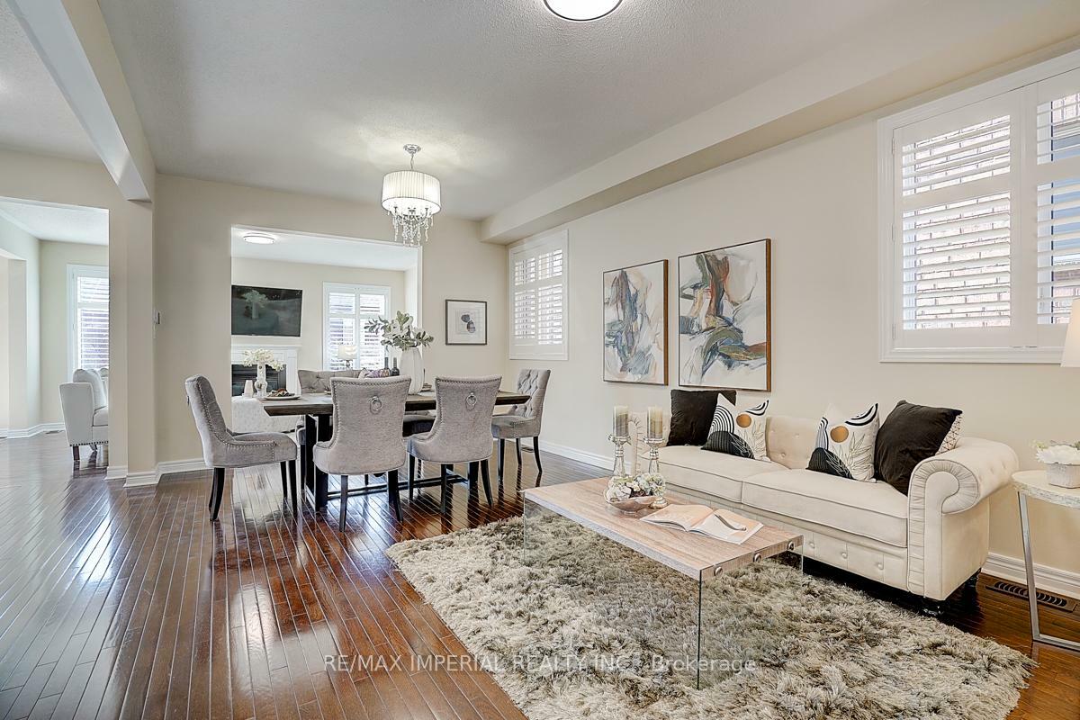 Property Photo: 183 Hunting Ridges Drive ON L4E 0N6
