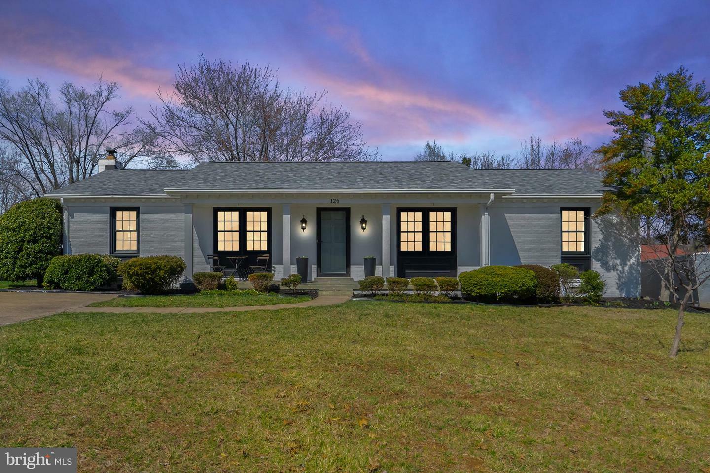 Property Photo: 126 Maryanne Avenue SW VA 20175