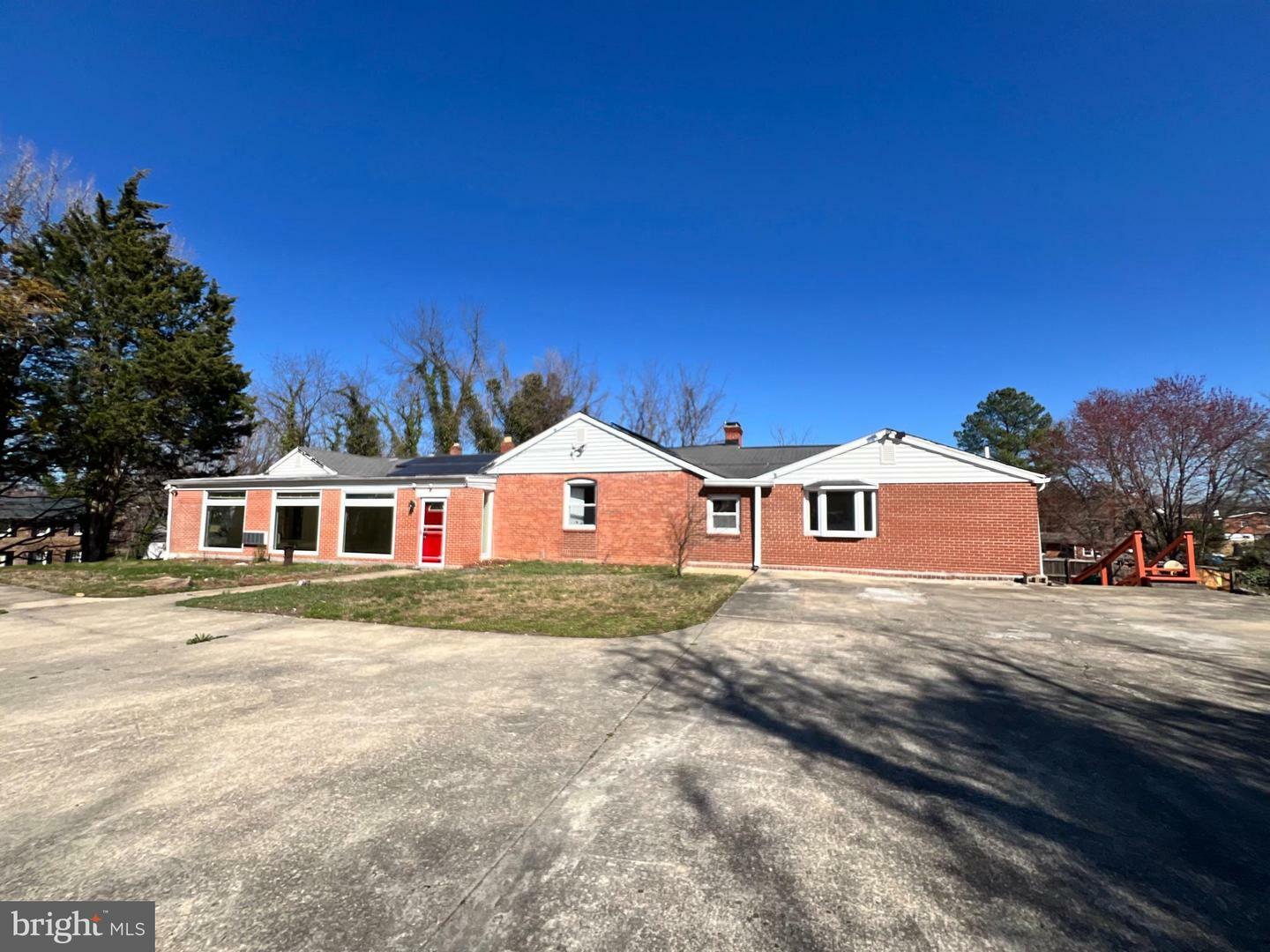 Property Photo: 301 Loureiro Lane MD 20745
