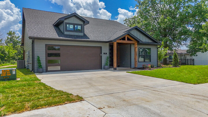 Property Photo:  60 N Luna Ln  MO 65201 
