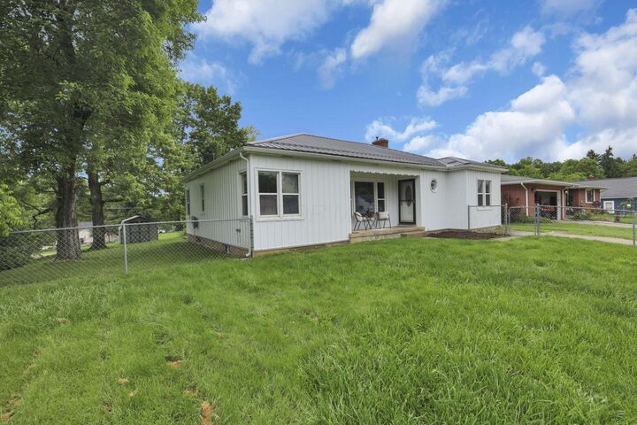 Property Photo:  507 Beacon Road  OH 43055 