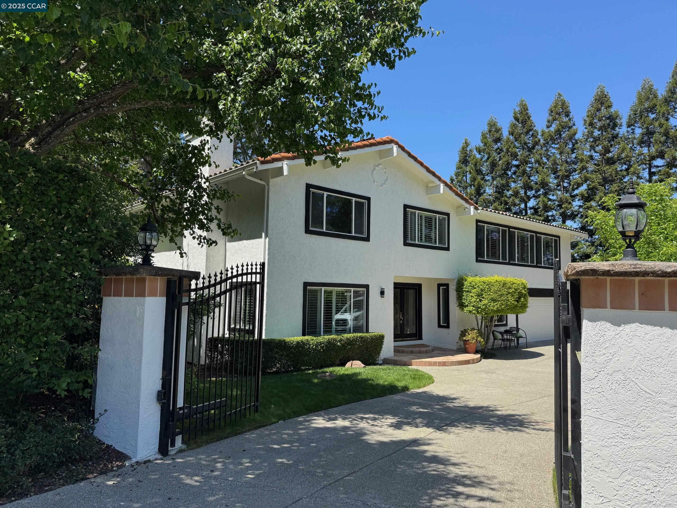 Property Photo: 17 Robbins Pl CA 94507
