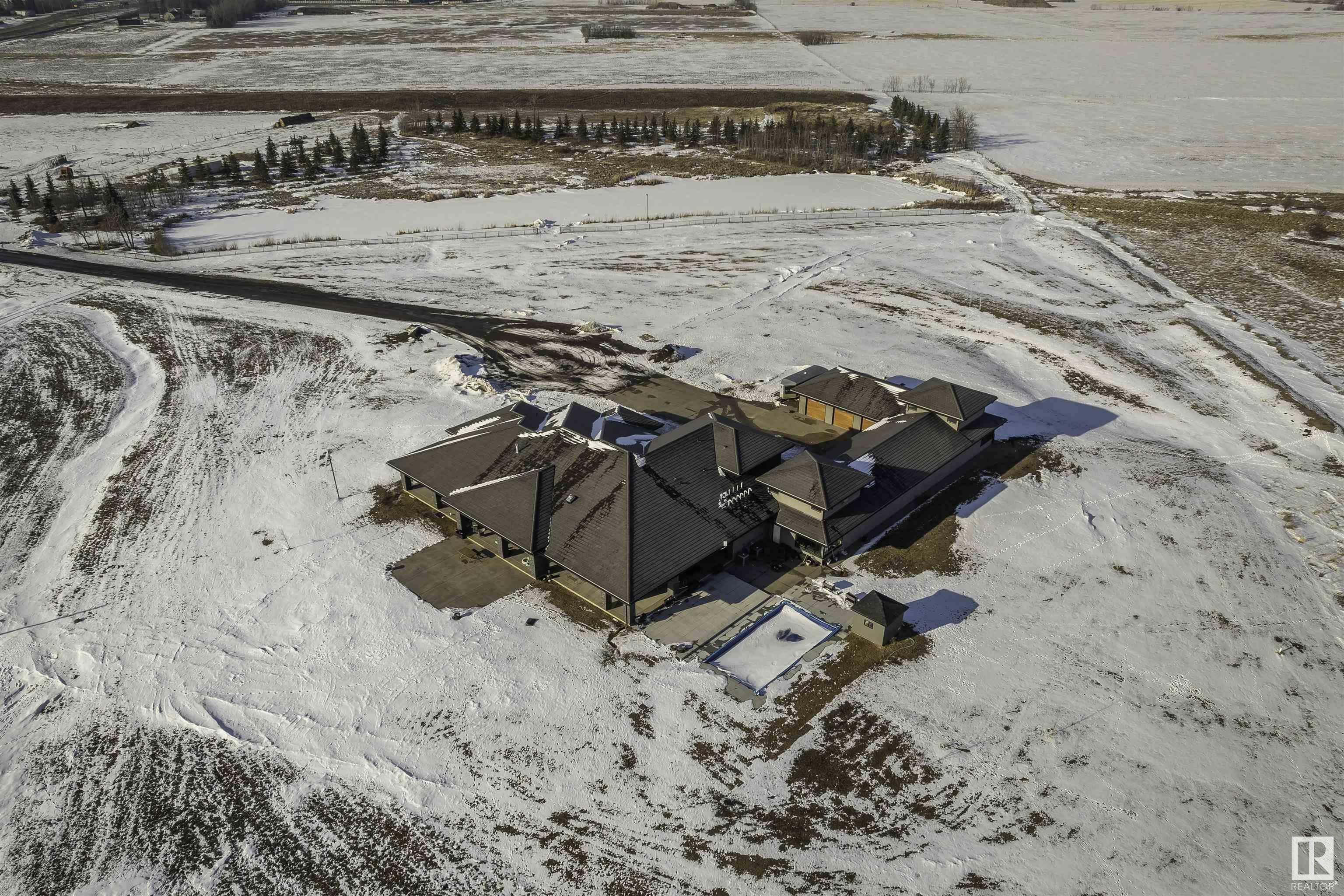 Property Photo: 25056 Twp Road 492 B AB T4X 2M6
