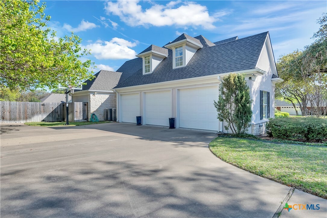 Property Photo: 2034 Oak Glen Drive TX 76657