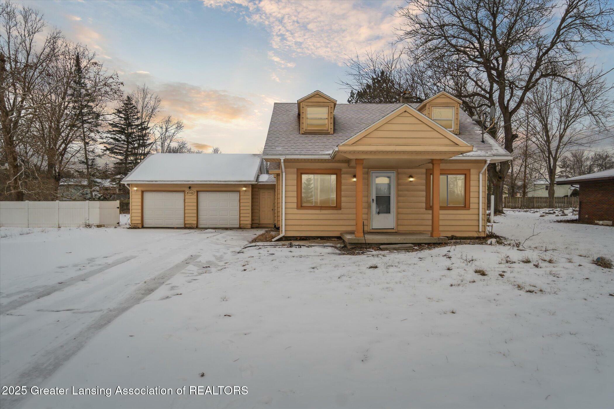 Property Photo: 6050 S Waverly Road MI 48911