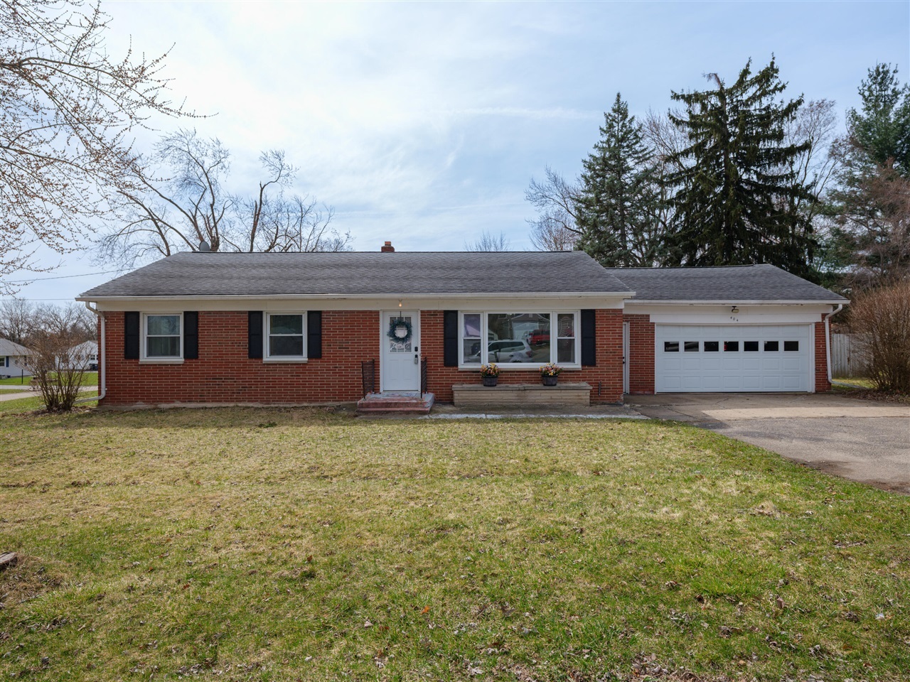 Property Photo: 404 E Milham Avenue MI 49002-1468