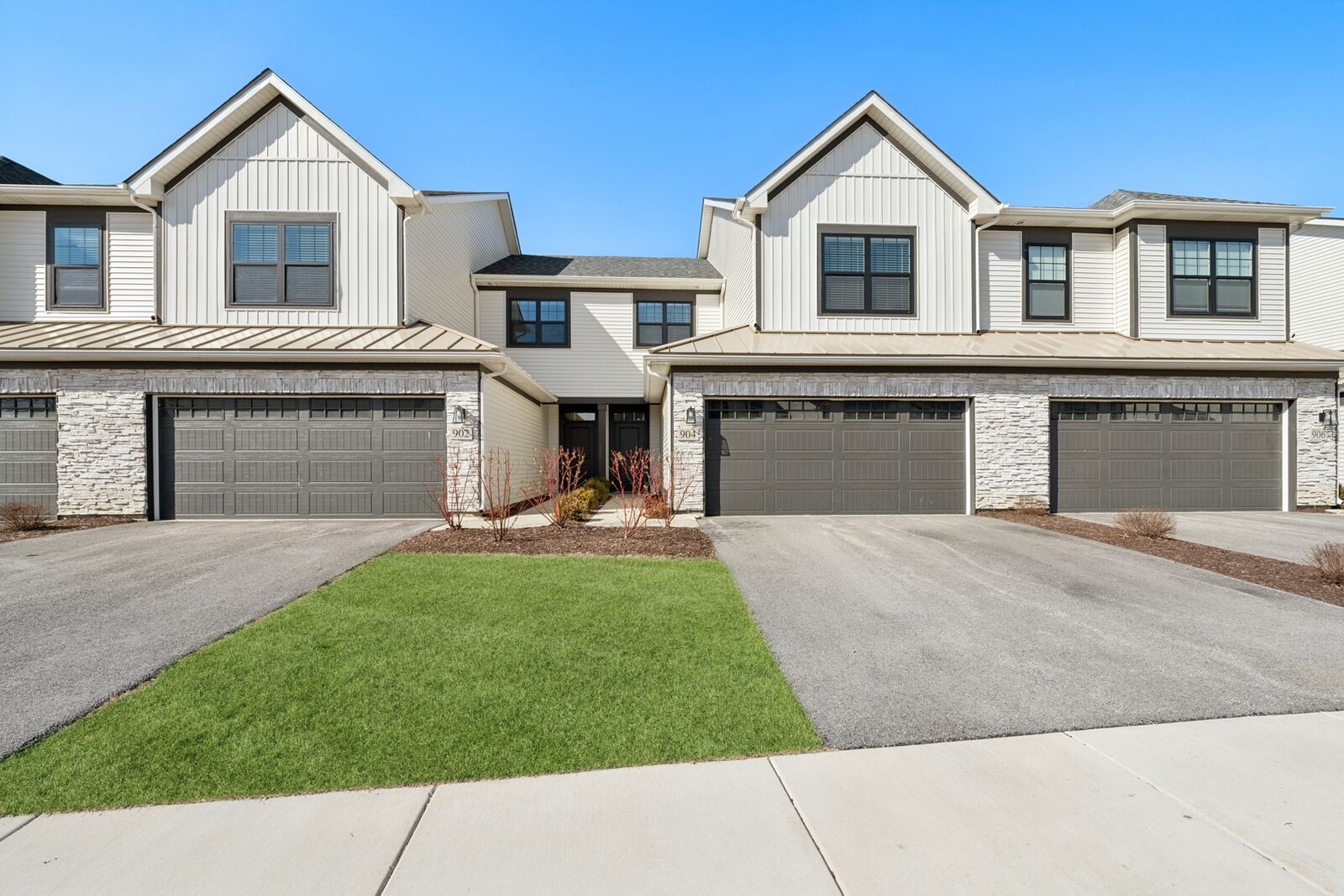 Property Photo:  1016 Bristol Court  IL 60136 