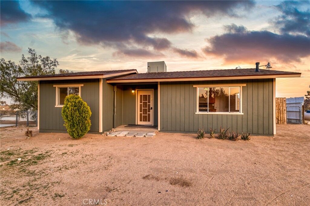 Property Photo: 733 Delgada Avenue CA 92284