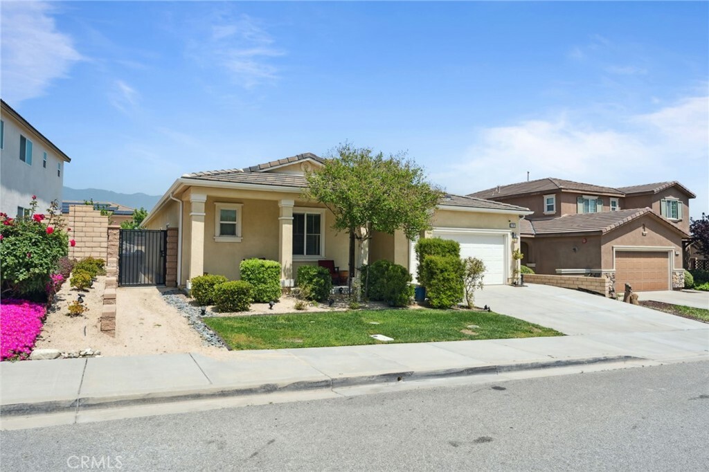 Property Photo: 17919 Iolite CA 92407