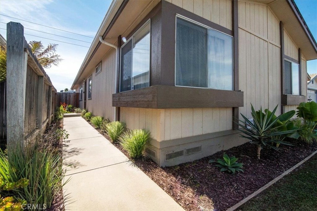 Property Photo:  906 Vista Montana  CA 93458 
