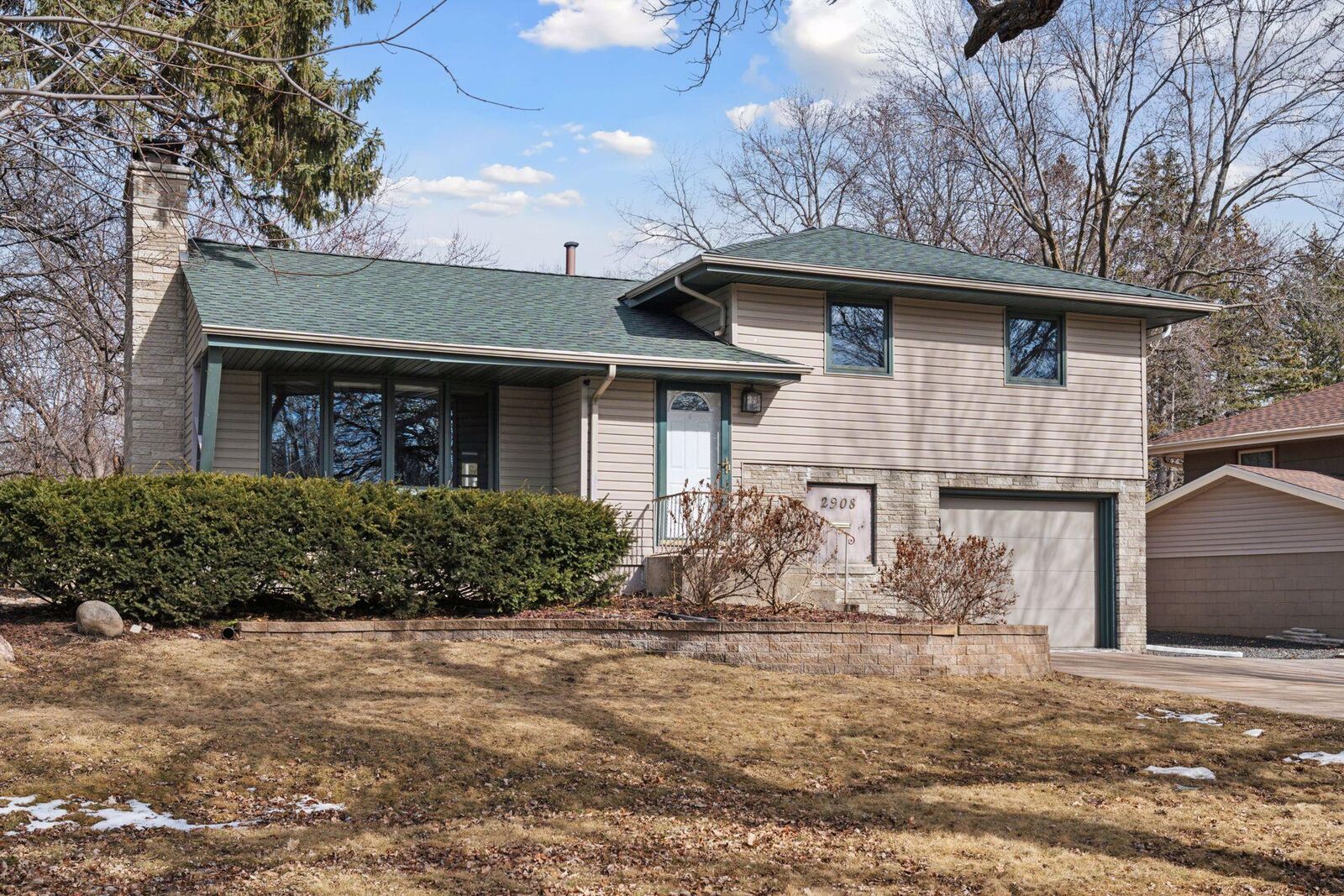 Property Photo: 2908 Sumter Avenue N MN 55427