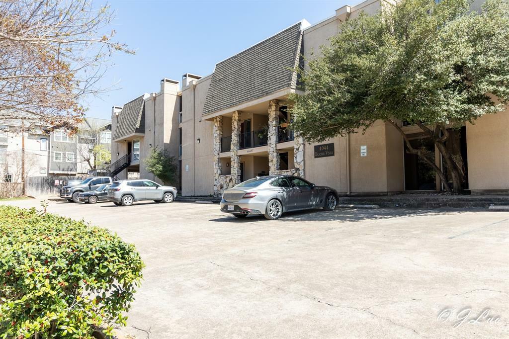 Property Photo: 4044 Buena Vista Street #104 TX 75204