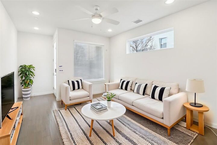 Property Photo:  1268 Clifftop Lane  TX 75208 