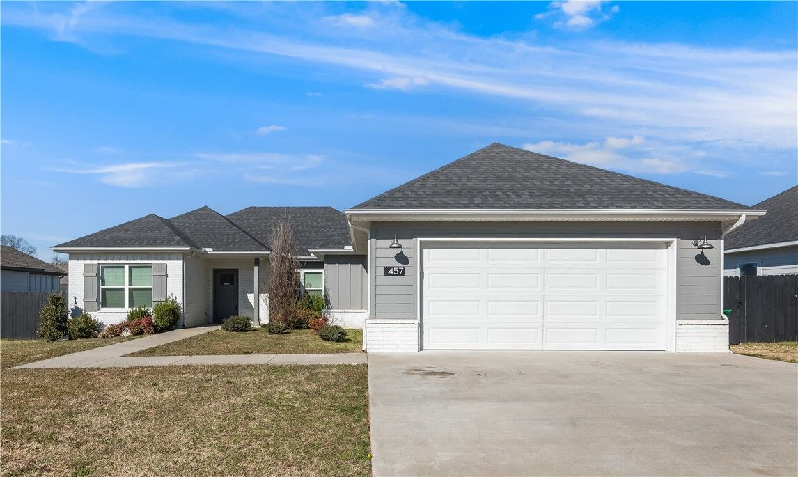 Property Photo:  457 N Otoe Street  AR 72730 