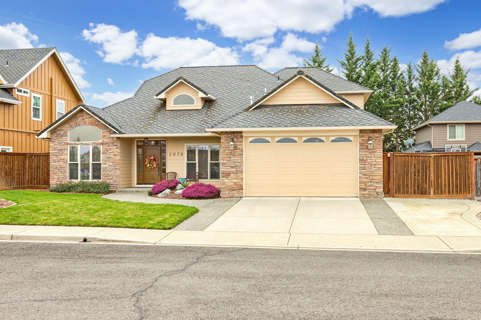 Property Photo:  2070 Bluegrass Drive  OR 97502 