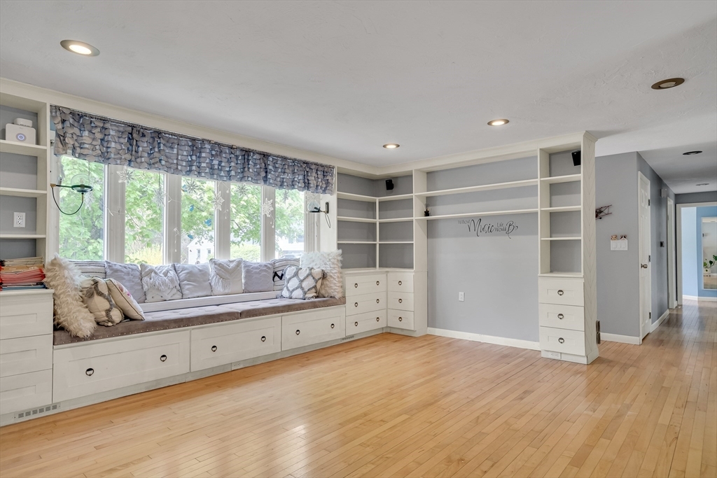 Property Photo: 10 Sandy Ridge Cir MA 02067