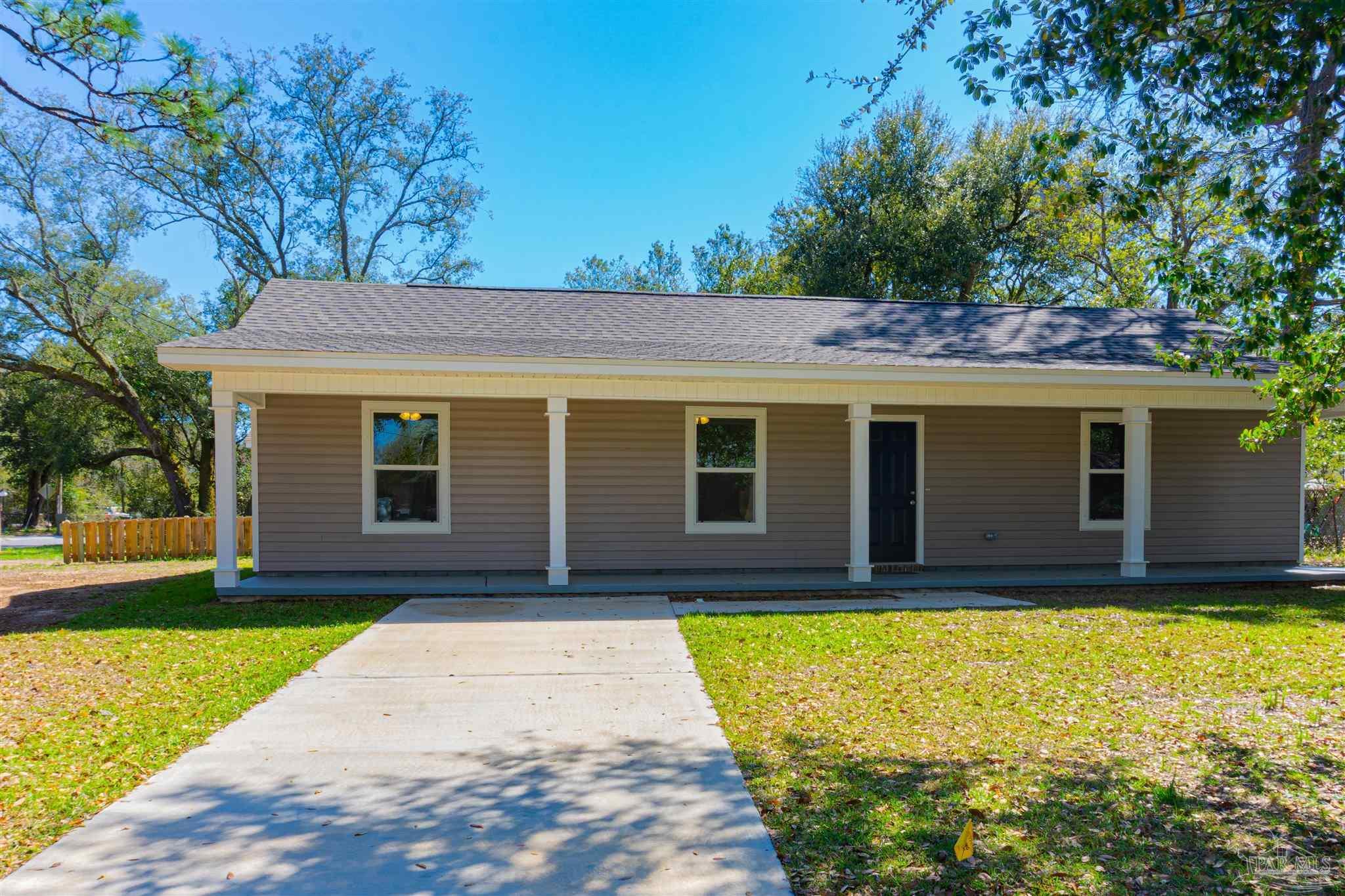 Property Photo: 4651 Kingston Dr FL 32526