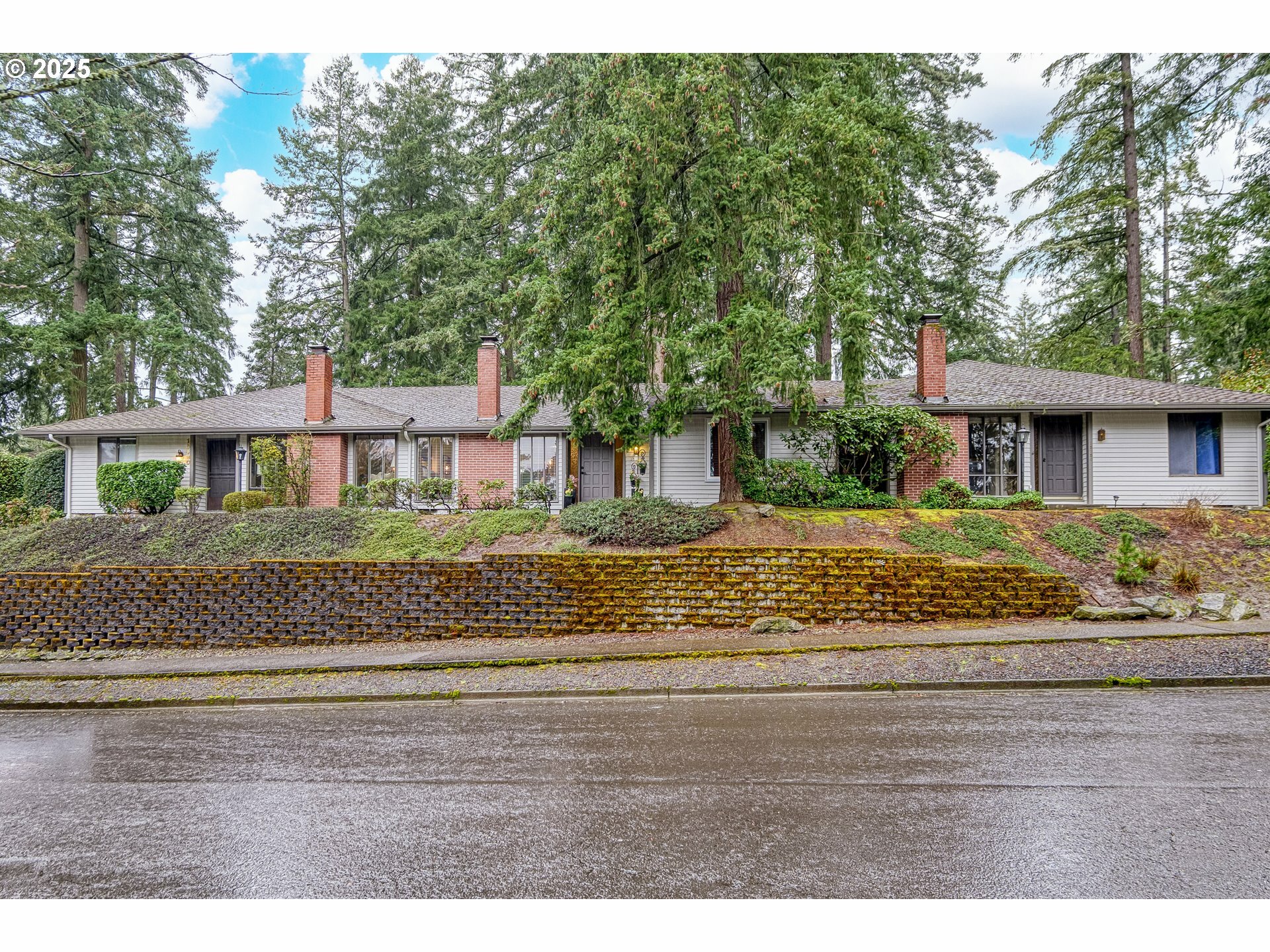 Property Photo: 15140 SW Village Ln OR 97007