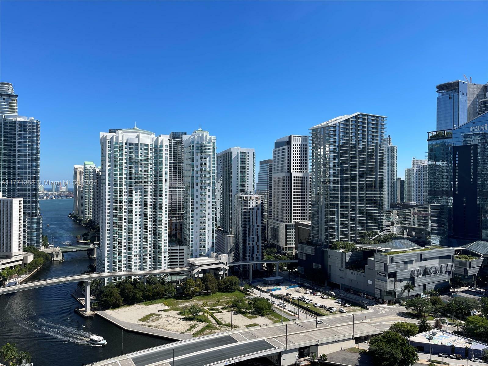 Property Photo:  90 SW 3rd St 3001  FL 33130 