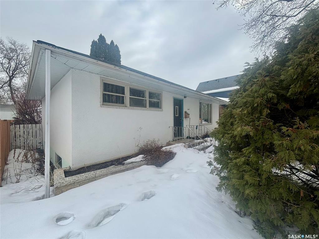 Property Photo: 1617 Cairns Avenue SK S7H 2H7