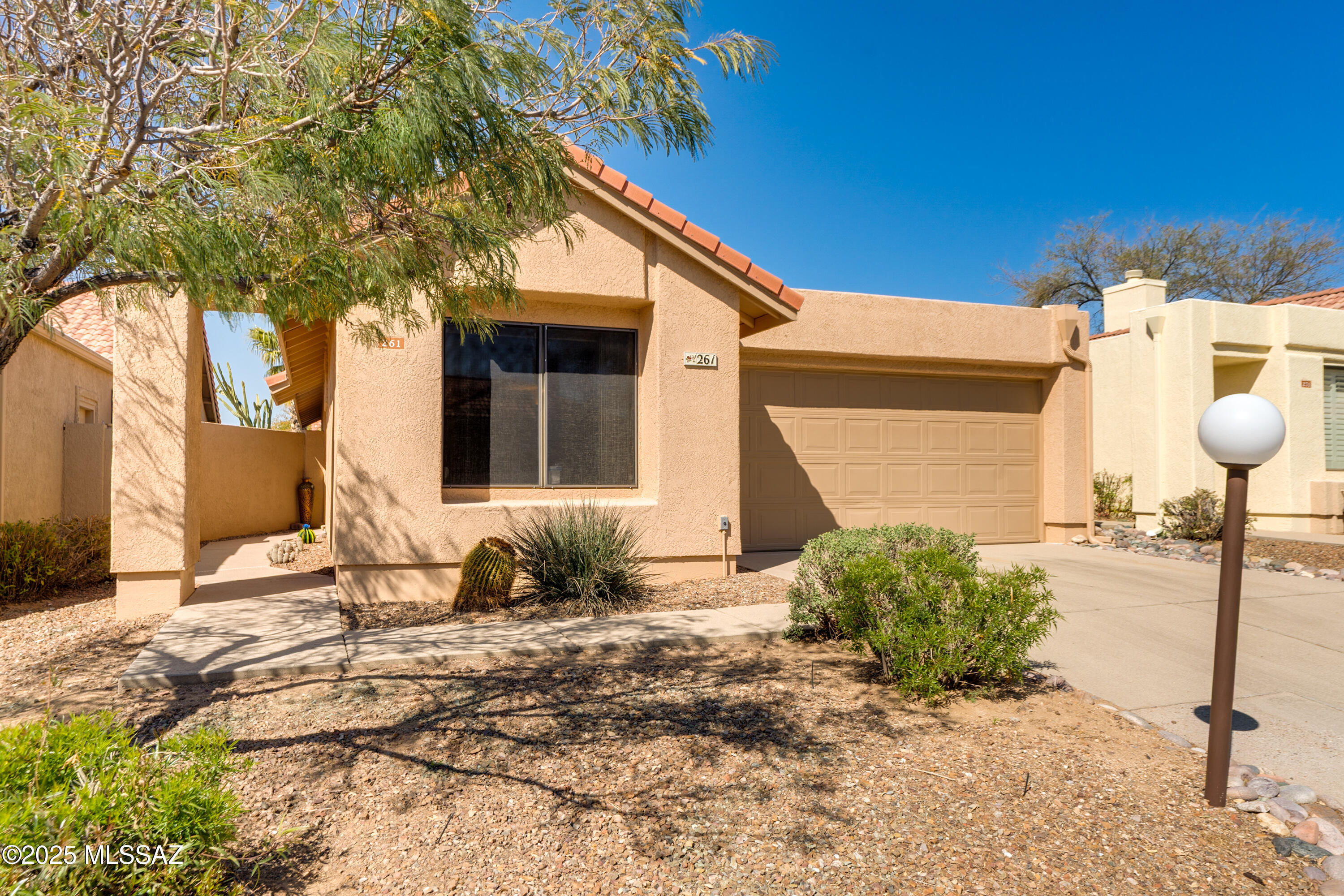Property Photo: 261 E Suntree Street AZ 85737
