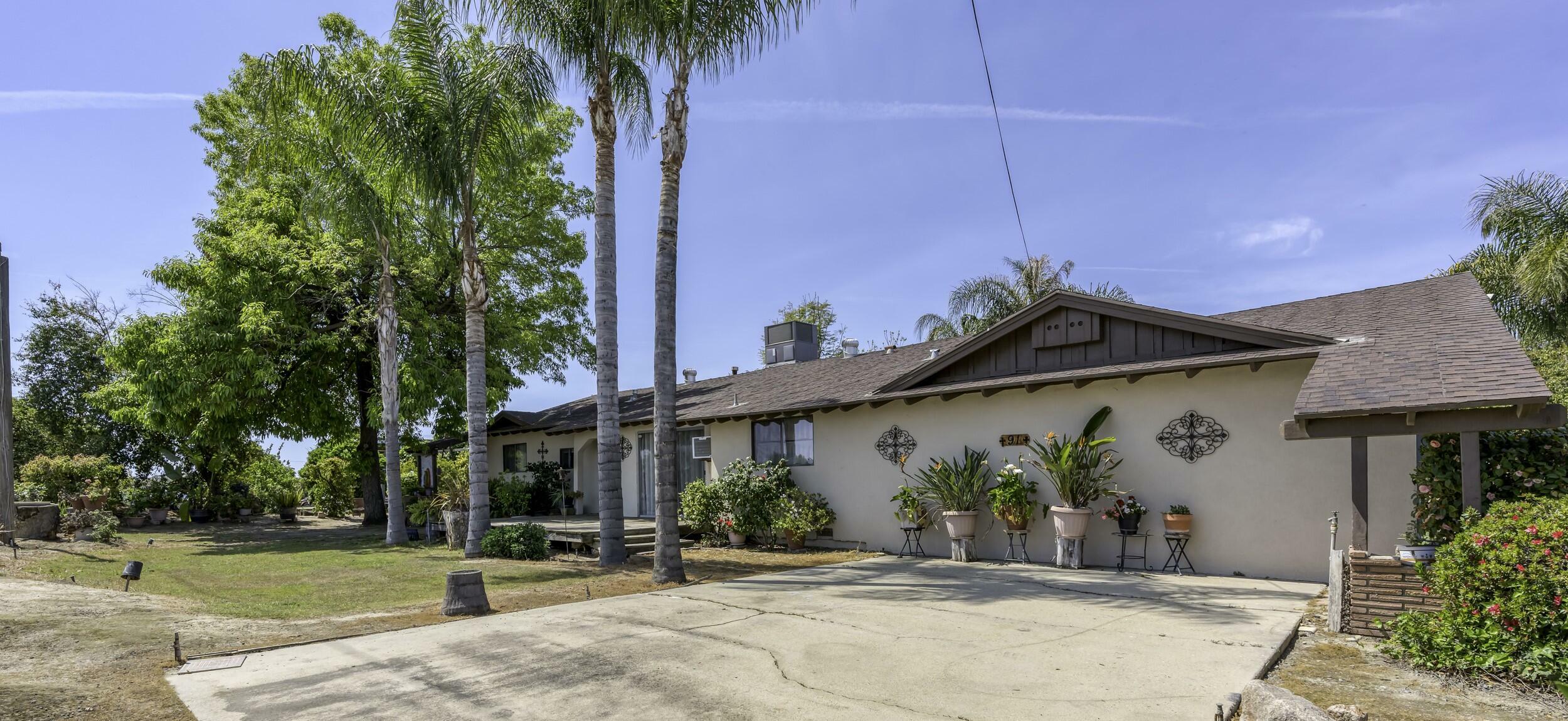 Property Photo:  85 Rd 136  CA 93215 