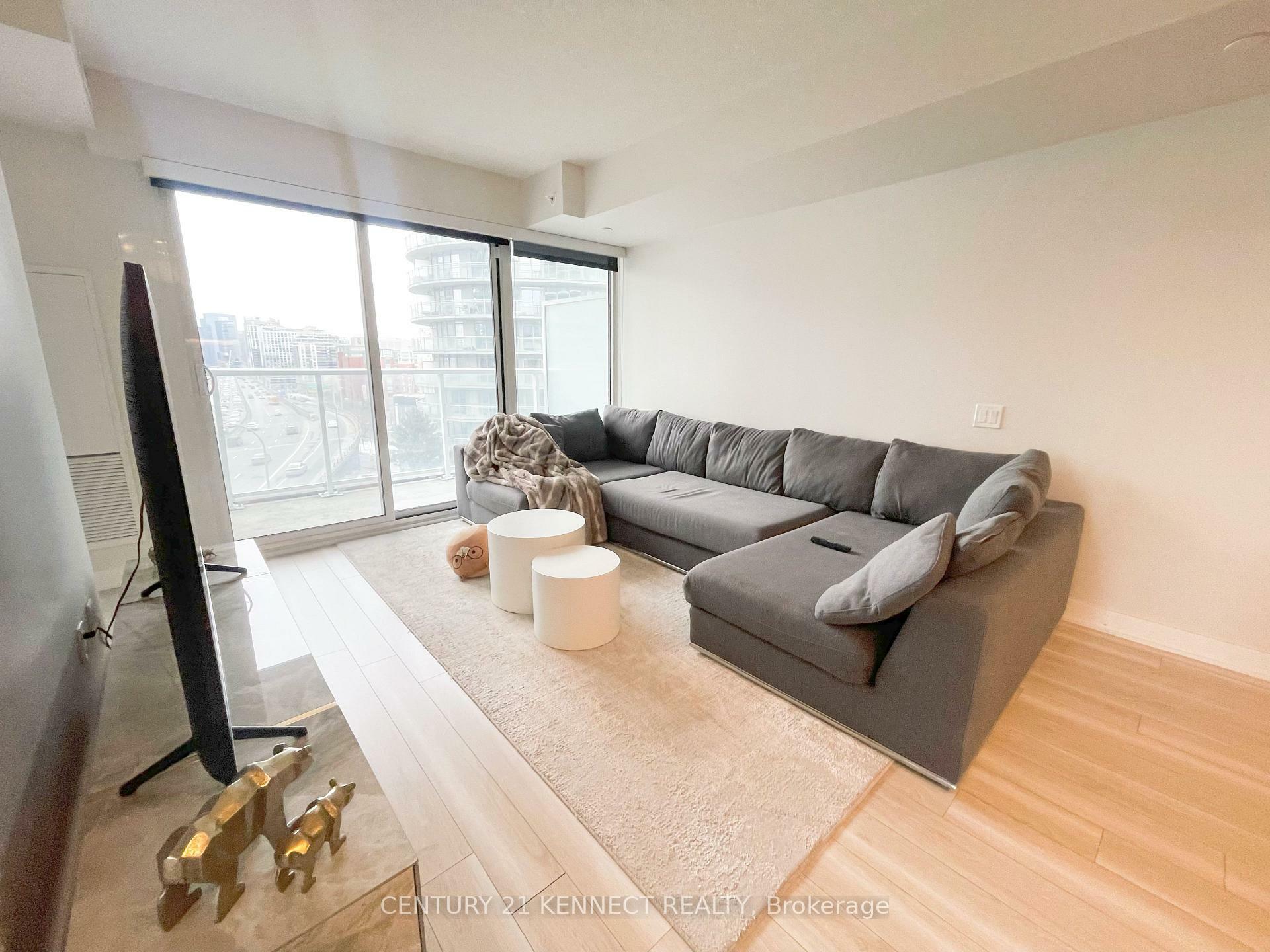 Photo de la propriété: 17 Bathurst Street 1010 ON M5V 0N1