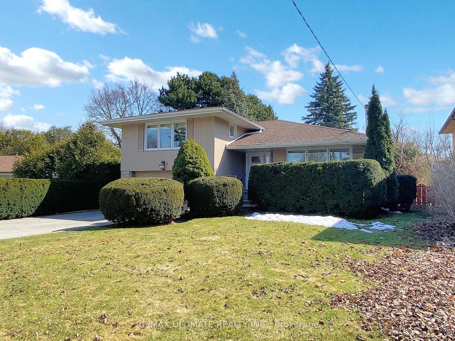 Property Photo: 39 Blithfield Avenue ON M2K 1X9