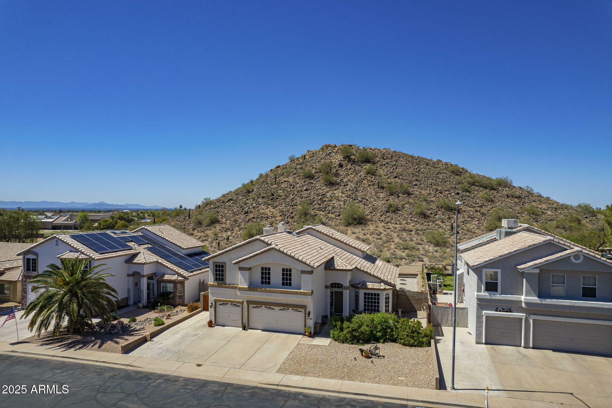 Property Photo: 1758 N 74th Place AZ 85207