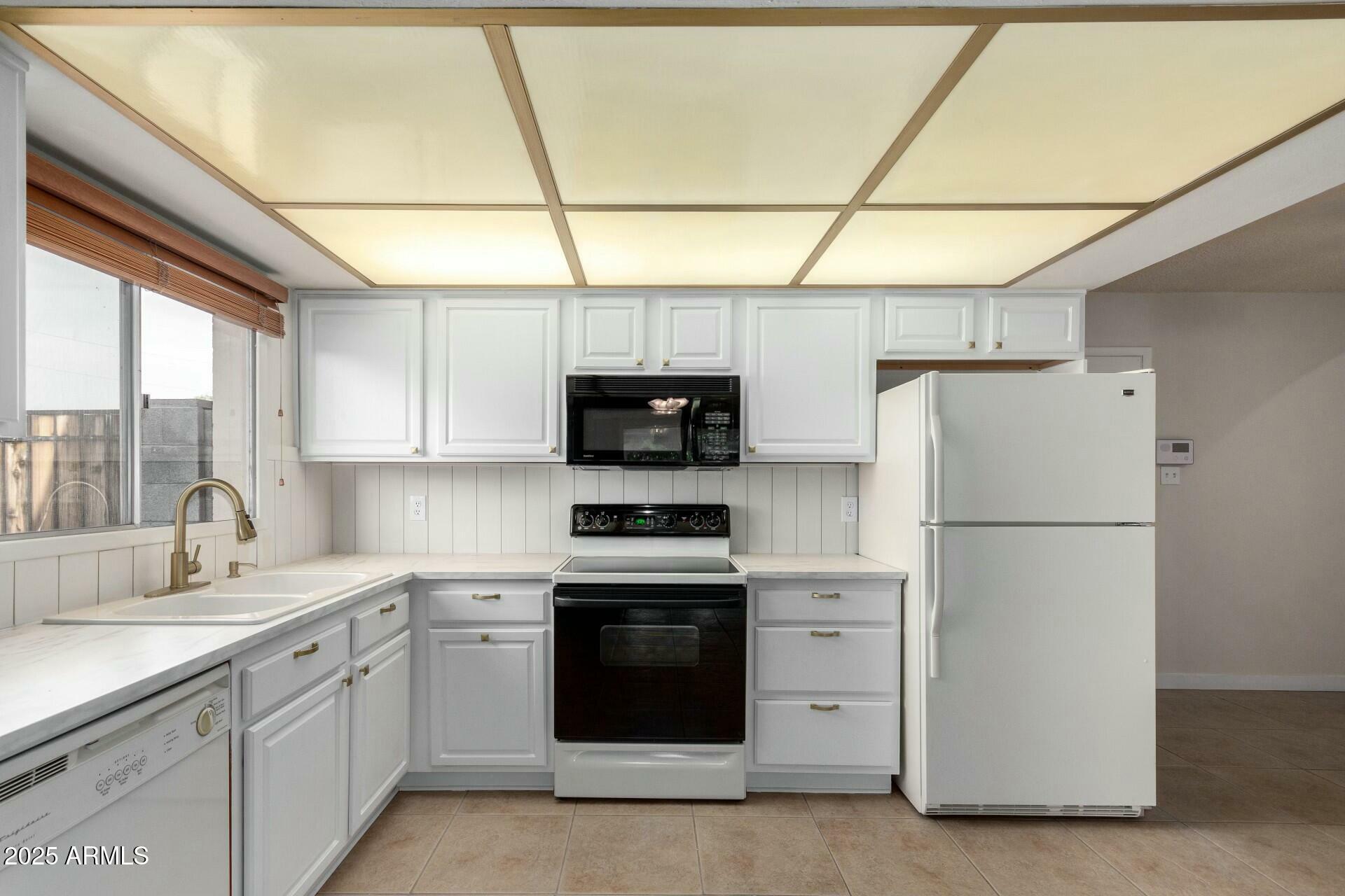 Property Photo: 13148 N 21st Avenue AZ 85029