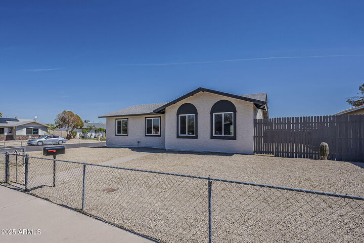 Property Photo: 5625 S 47th Street AZ 85040