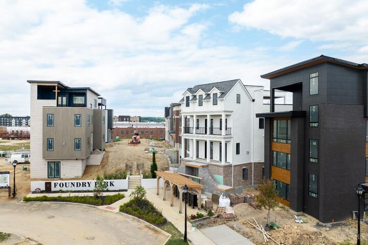 Property Photo:  2945 Three Oaks Ln  OH 45209 