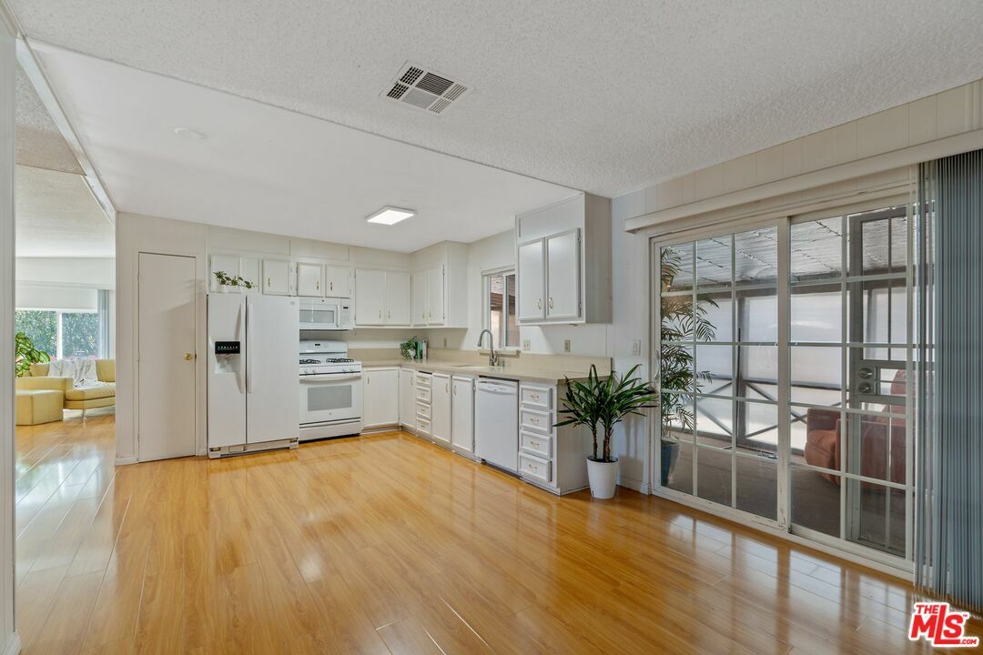 Property Photo: 23777 Mulholland Hwy CA 91302
