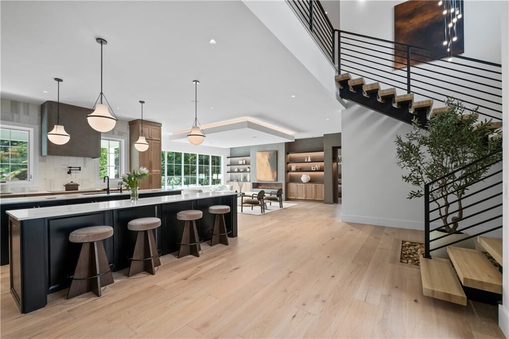 Property Photo:  2650 Roswell Road  GA 30062