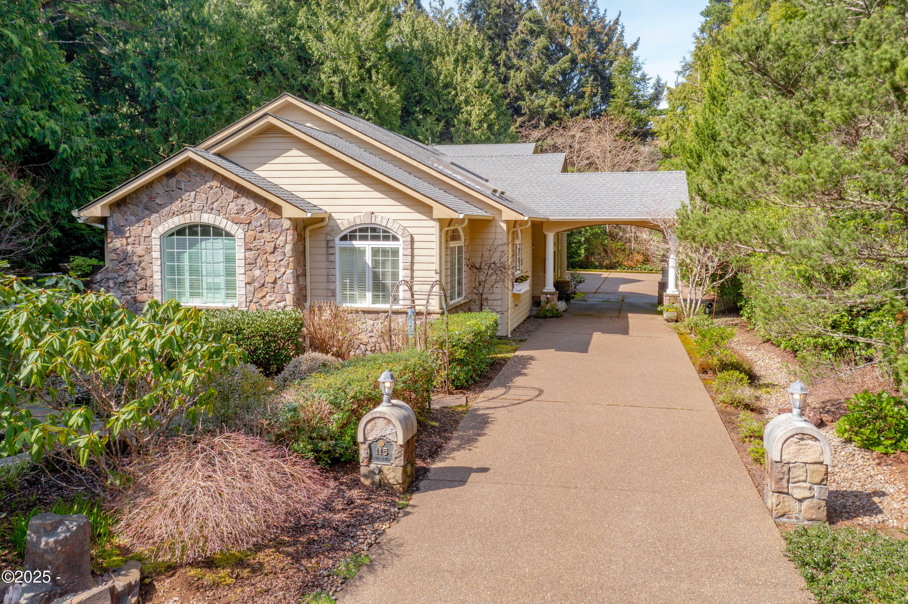 Property Photo: 115 Gull Station OR 97341