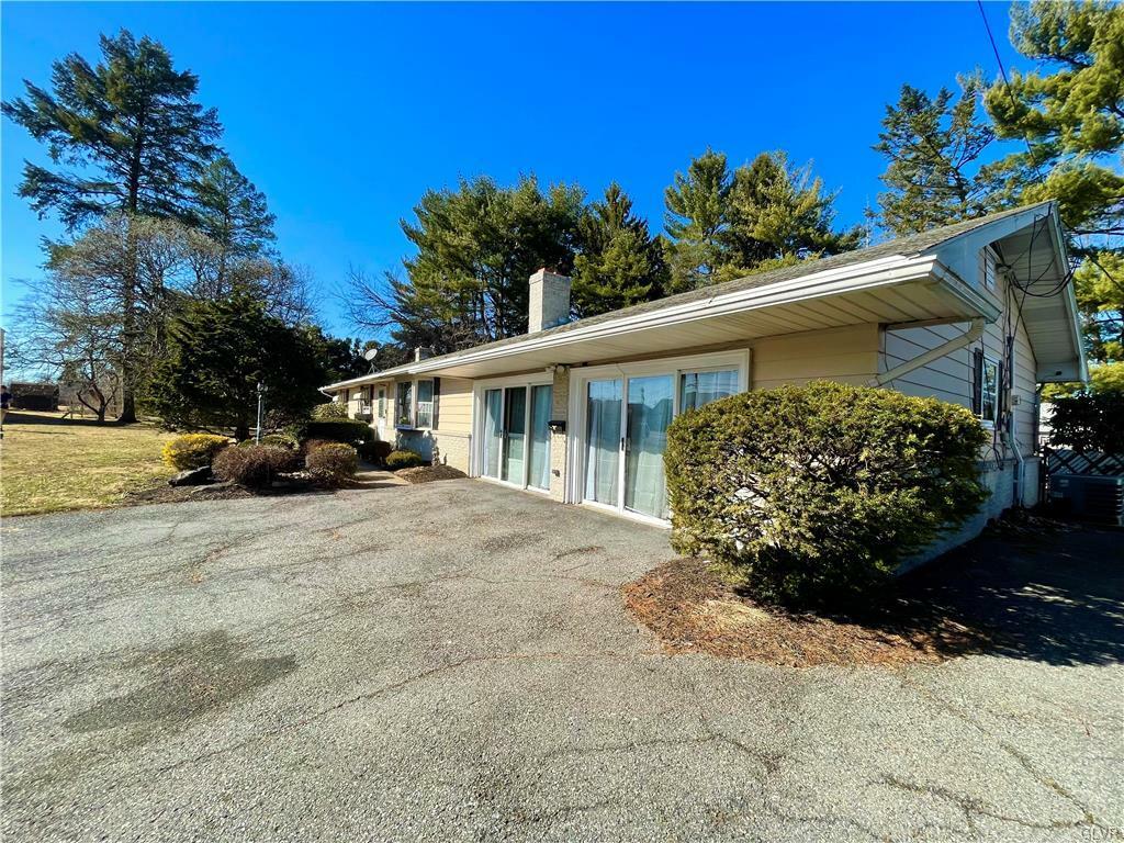 1319 Overlook Road  Whitehall Twp PA 18052 photo
