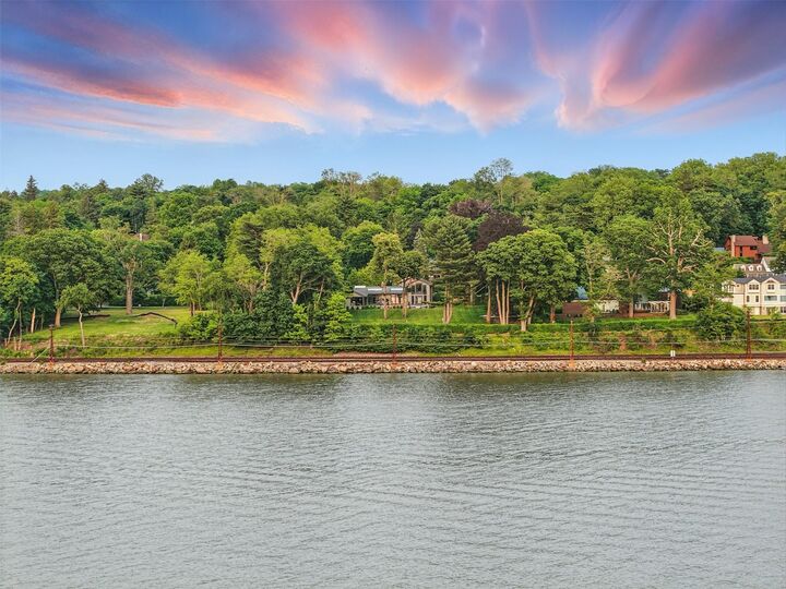 Property Photo:  30 Half Moon Lane  NY 10533 