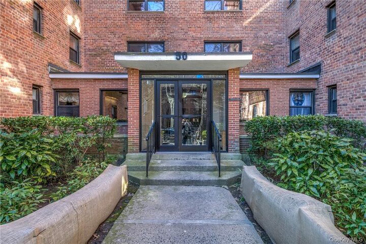 Property Photo: 50 White Oak Street 3G NY 10801